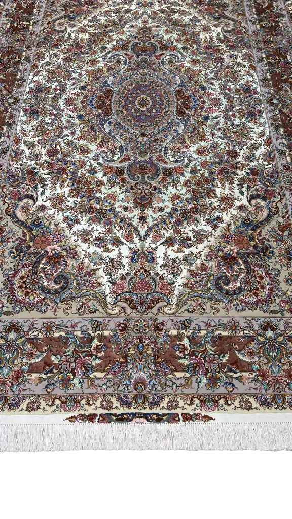 نمای کامل فرش ۶ متری دستبافت دو کف ابریشم خطیبی