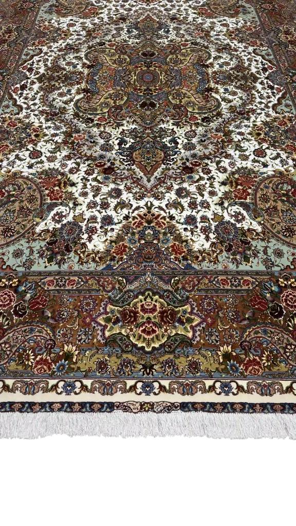نمای کامل فرش ۹ متری چله و گل و حاشیه ابریشم سالاری