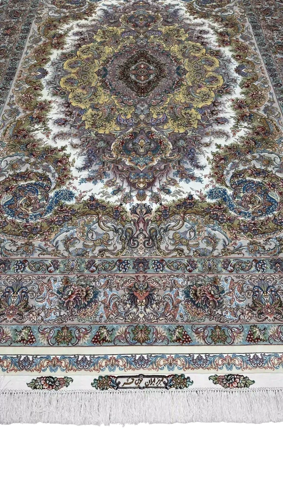 نمای کامل فرش ۹ متری دستبافت چله گل و متن ابریشم موج مهر