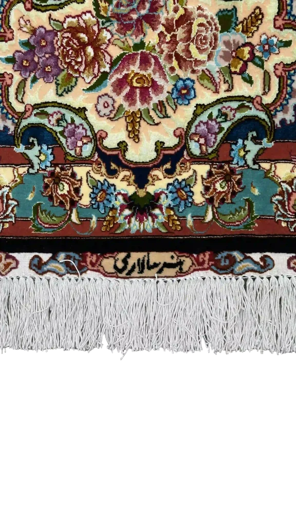 جزئیات بافت فرش ۹ متری دستبافت چله گل و حاشیه ابریشم سالاری