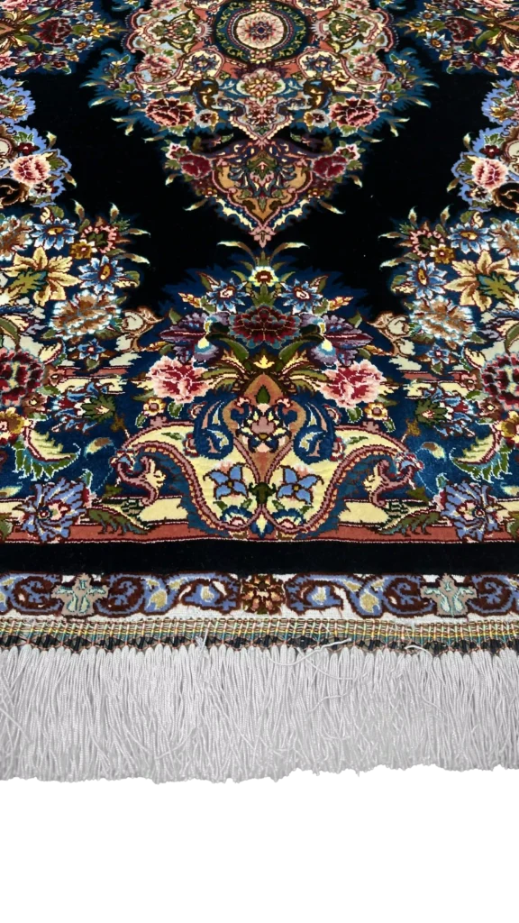 حاشیه ابریشم فرش ذرع و نیم سالاری تبریز کد ۵۶۸۳۱