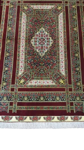 نمای کامل فرش ذرع و نیم تمام ابریشم گل رز