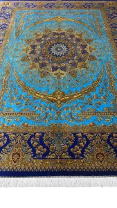 بافت تمام ابریشم و رنگ آبی طلایی فرش ۶۲۴۸۱