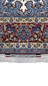بافت گل ابریشم و رنگ کرم لاکی فرش ۶۳۰۷۵
